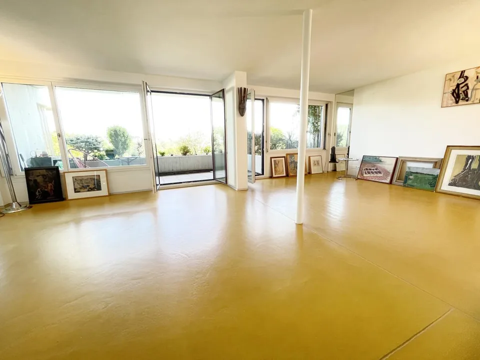 "LOFT & POOL"