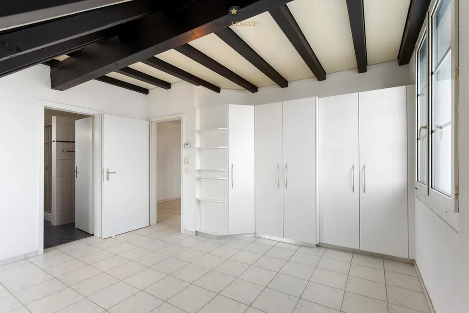 Lichtdurchflutete Maisonette-Dachwohnung mit schöner Seesicht. – photo 6 of 11