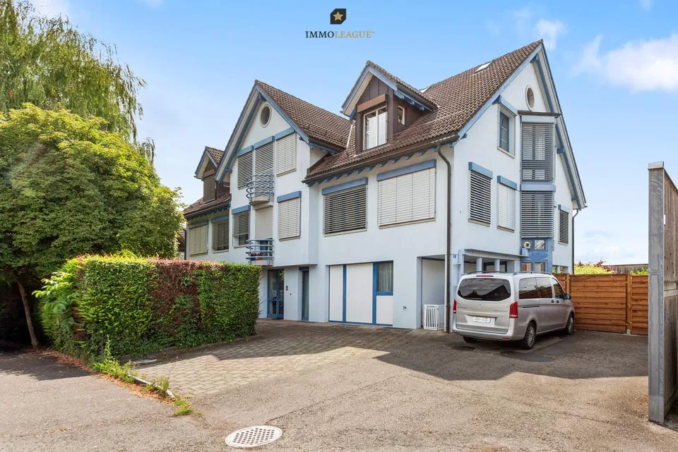 Lichtdurchflutete Maisonette-Dachwohnung mit schöner Seesicht. – photo 9 of 11