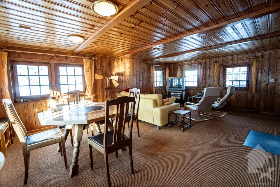 Chalet che comprende due appartamenti duplex indipendenti con fienile convertibile