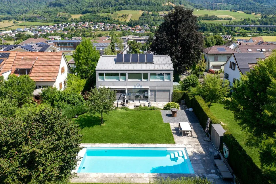 Zeitlose Eleganz trifft Wohnkomfort Modernes EFH mit Pool & Gartenoase
