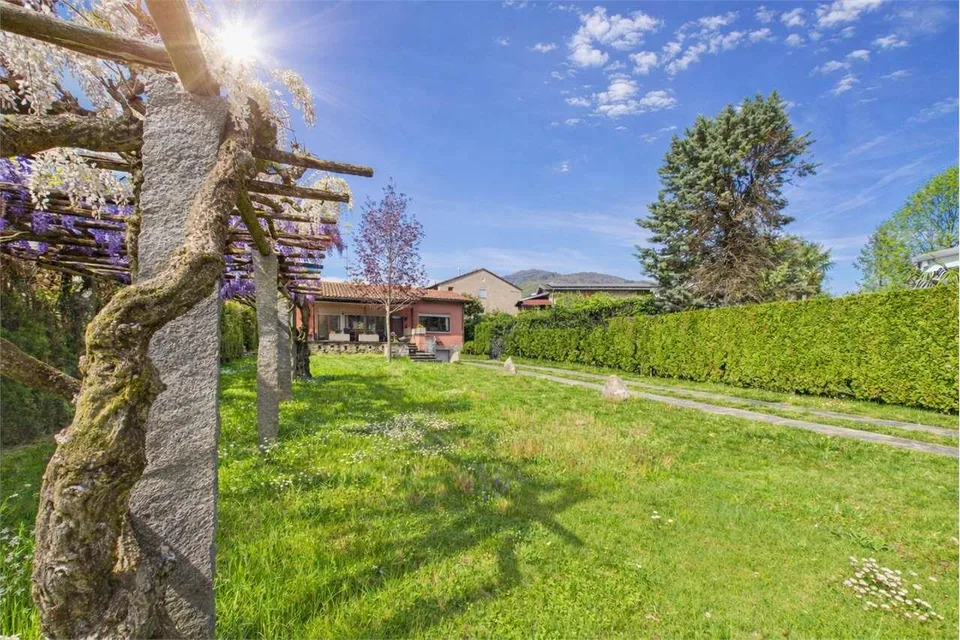 Caslano: Ampia Casa 4.5 con giardino