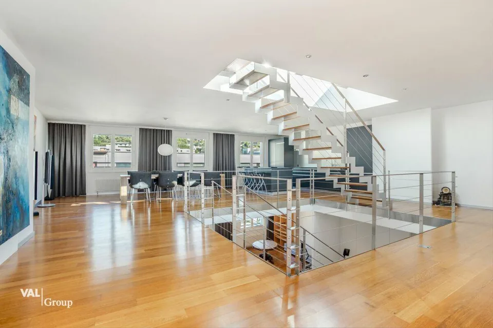 Dachgeschoss-Duplex mit Dachterrasse, im Herzen der Stadt