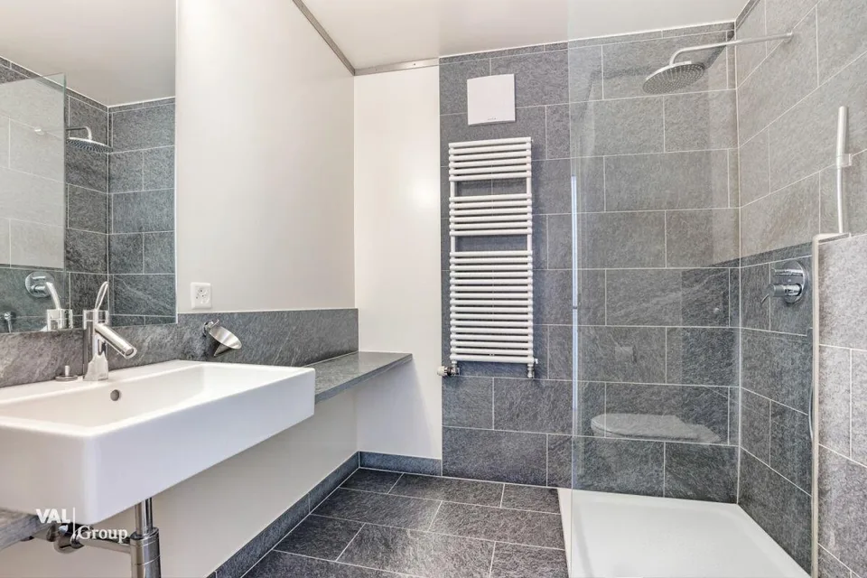 Attique en duplex avec terrasse sur le toit, au coeur de la ville – foto 9 di 14