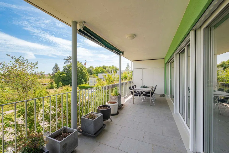 Ampio appartamento di 4.5 locali con balcone e giardino nel quartiere di Breite