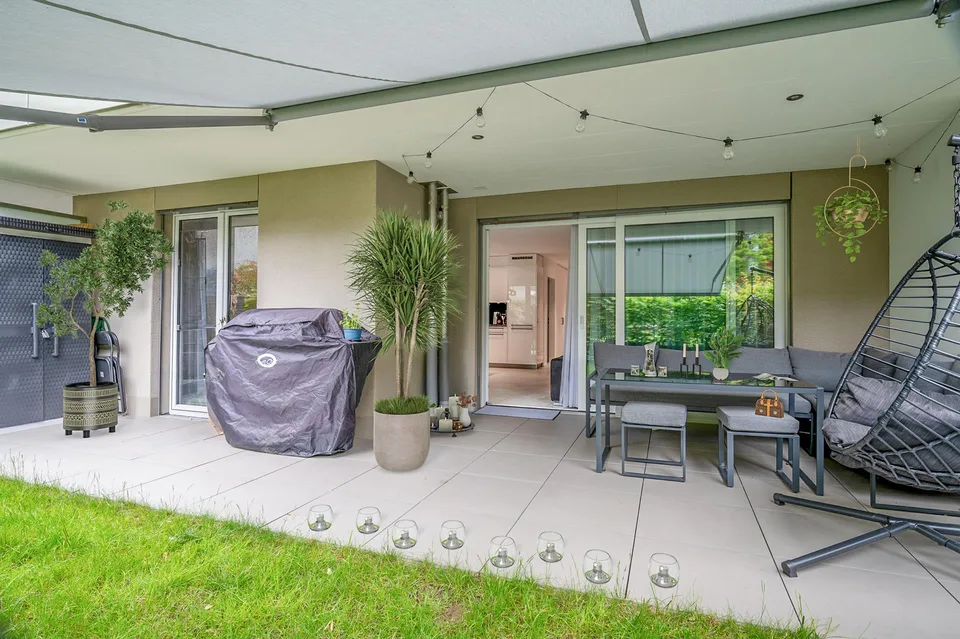 Modernes Wohnen mit Privatsphäre – stilvolle Gartenwohnung in Minergie