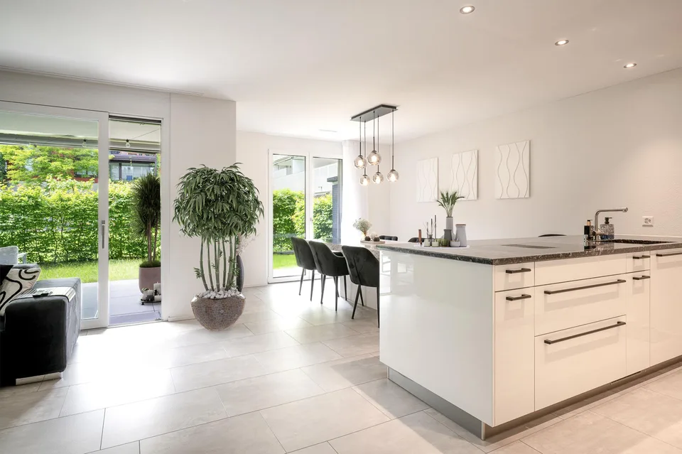 Modernes Wohnen mit Privatsphäre – stilvolle Gartenwohnung in Minergie