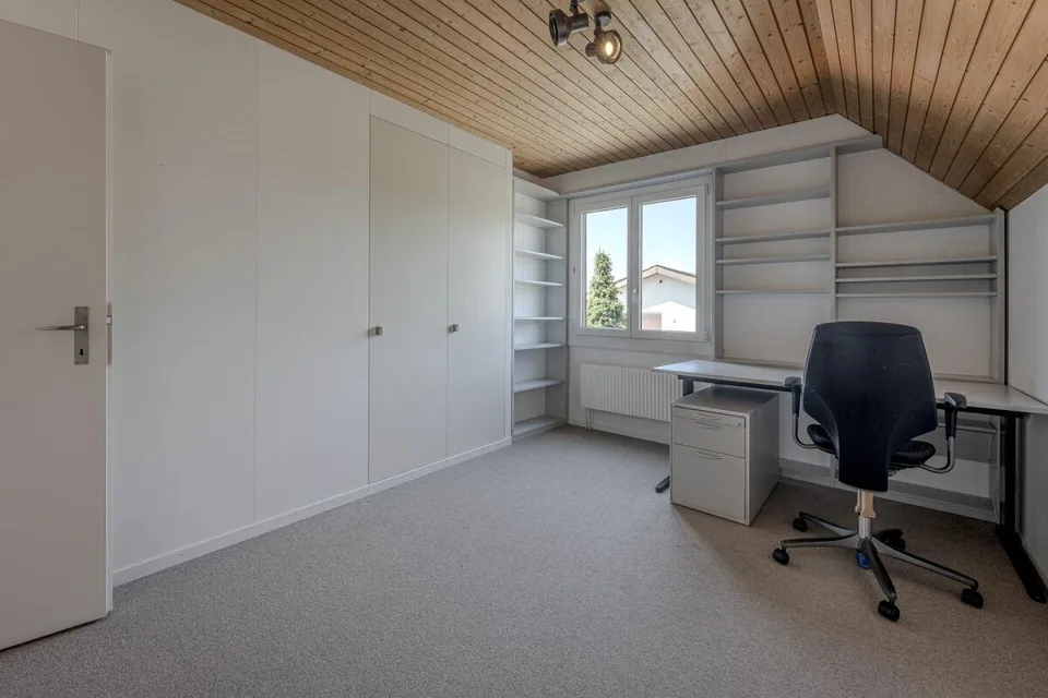 Charmantes 5.5-Zimmer-Einfamilienhaus mit Gartenidylle und viel Pri... – Foto 10 von 16