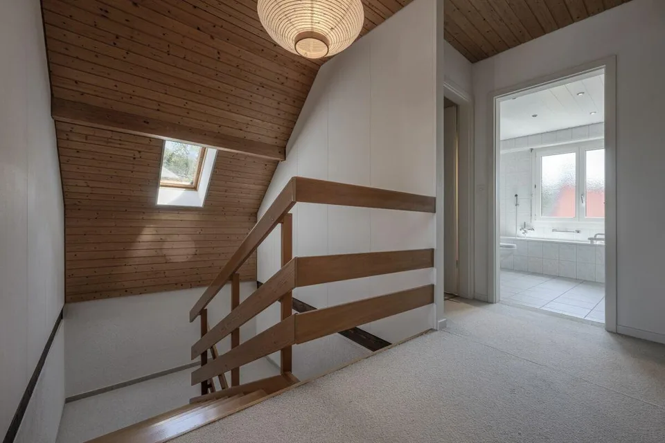 Charmantes 5.5-Zimmer-Einfamilienhaus mit Gartenidylle und viel Pri... – Foto 8 von 16