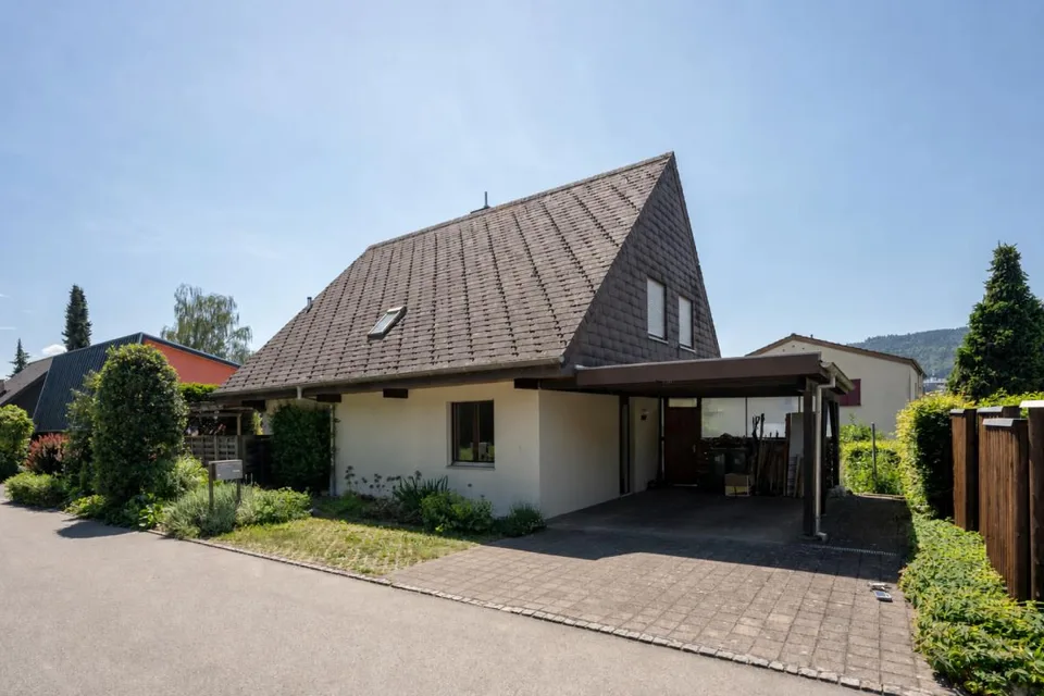 Charmantes 5.5-Zimmer-Einfamilienhaus mit Gartenidylle und viel Pri...