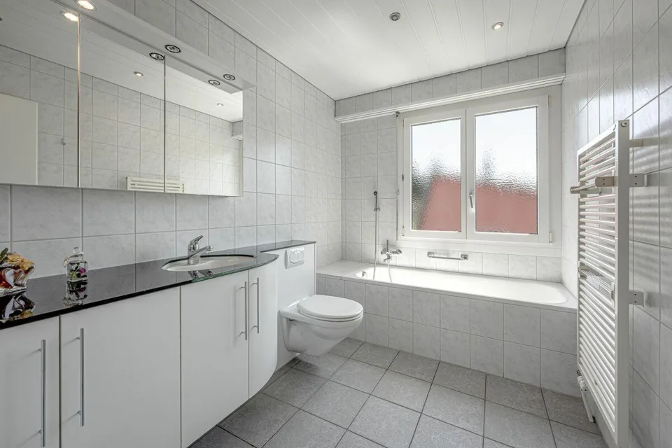 Charmantes 5.5-Zimmer-Einfamilienhaus mit Gartenidylle und viel Pri... – Foto 9 von 16