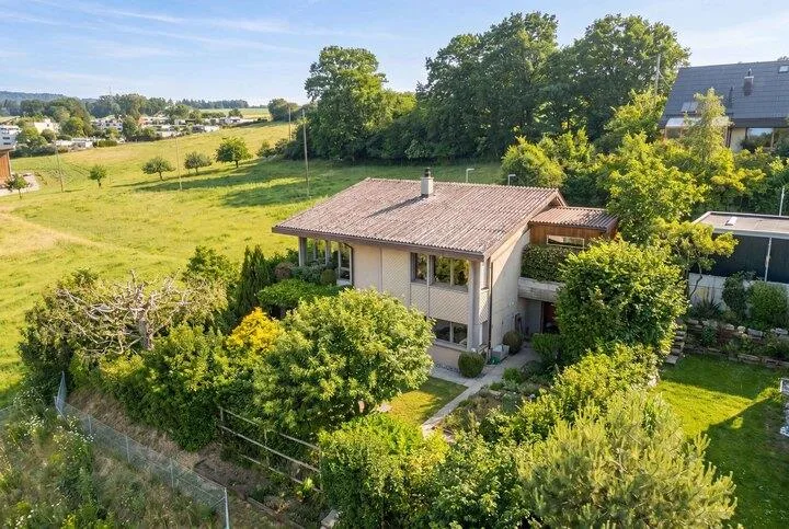 FREISTEHENDES 6.5 ZIMMER EINFAMILIENHAUS MIT TOLLER AUSSICHT