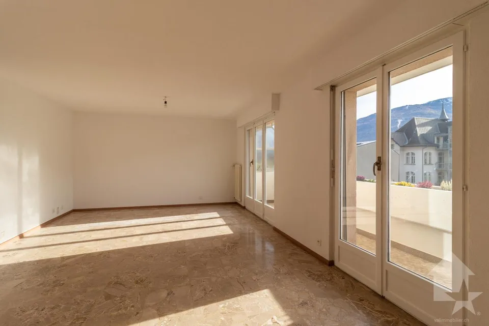 Spacieux appartement traversant 3.5 pièces idéalement situé