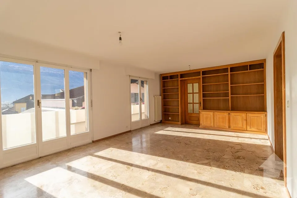 Spacieux appartement traversant 3.5 pièces idéalement situé