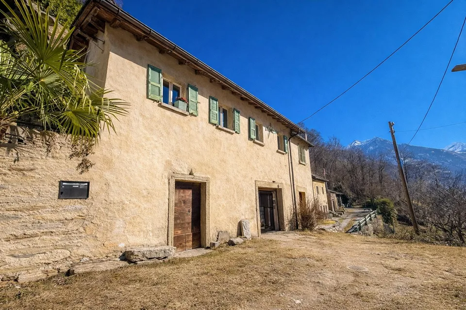 Tessin, Blenio Tal - Typisches Tessiner Haus
