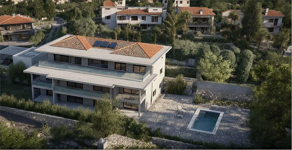 Vendesi appartamento Piano Terra, 7 locali con giardino privato a Coma