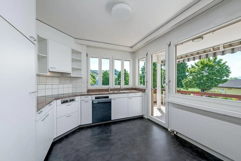 Grosszügige Familienwohnung nahe Sportplatz Herrliberg