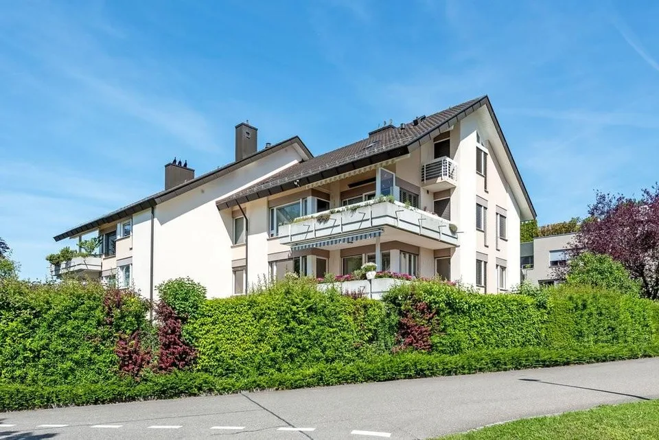 Grosszügige Familienwohnung nahe Sportplatz Herrliberg