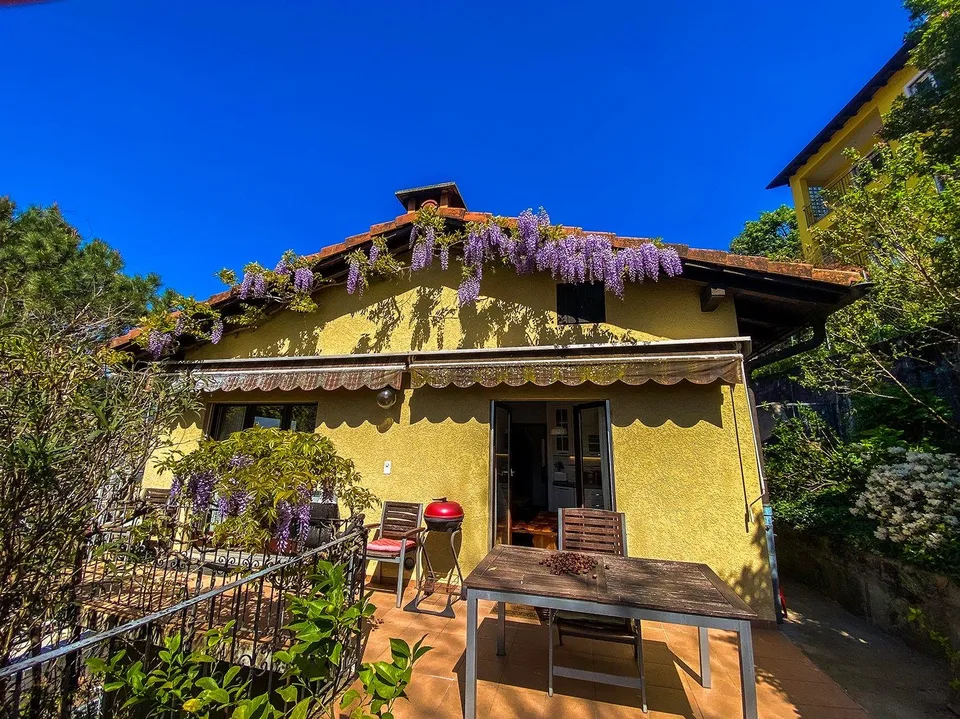 Grande casa unifamiliare con giardino e vista sui Castelli di Bellinzona