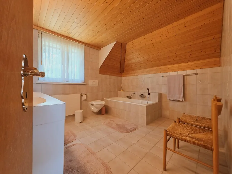 Charmantes 8.5-Zimmer-Einfamilienhaus an privilegierter Südhanglage – photo 17 of 22