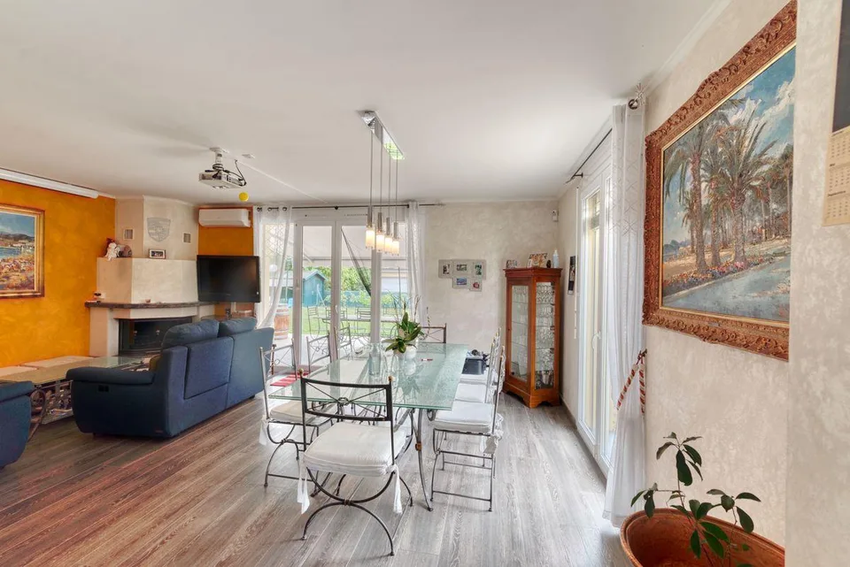 Familienvilla mit bewaldetem Garten in einem Wohngebiet von Vernier