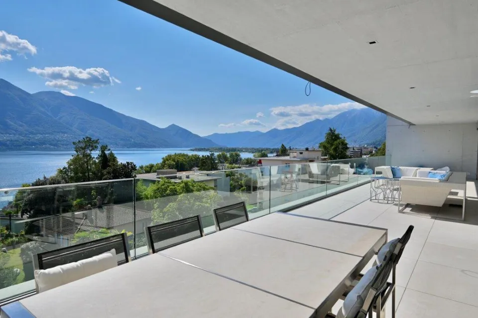 Ampio e lussuoso attico duplex con spettacolare vista lago | Luxuri...
