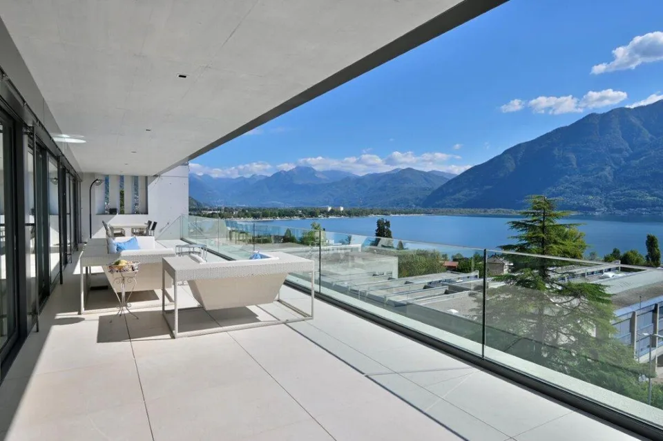 Ampio e lussuoso attico duplex con spettacolare vista lago | Luxuri...
