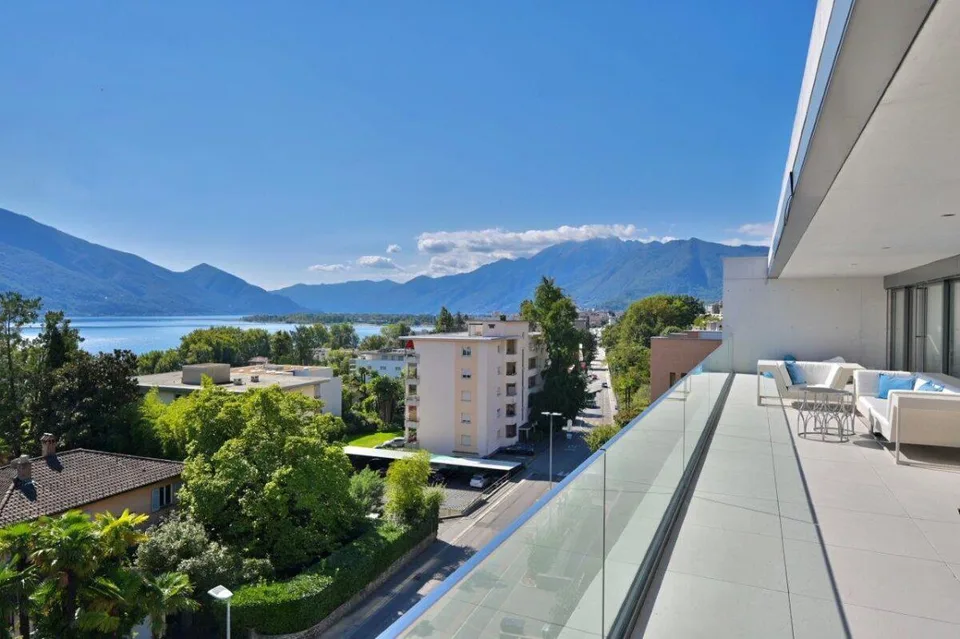 Ampio e lussuoso attico duplex con spettacolare vista lago | Luxuri...