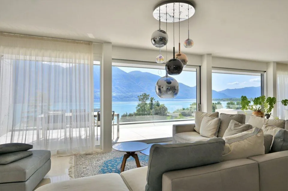 Ampio e lussuoso attico duplex con spettacolare vista lago | Luxuri...