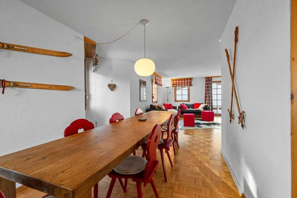4 1/2-Zimmer-Ferienwohnung mit eigener Sauna und einem Tiefgaragenp...