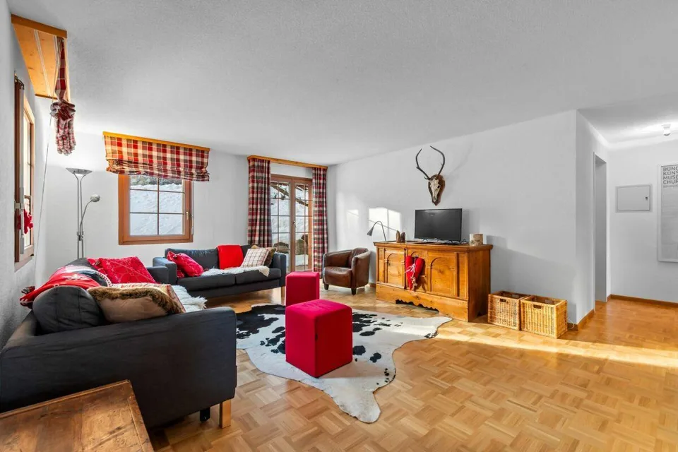 4 1/2-Zimmer-Ferienwohnung mit eigener Sauna und einem Tiefgaragenp...