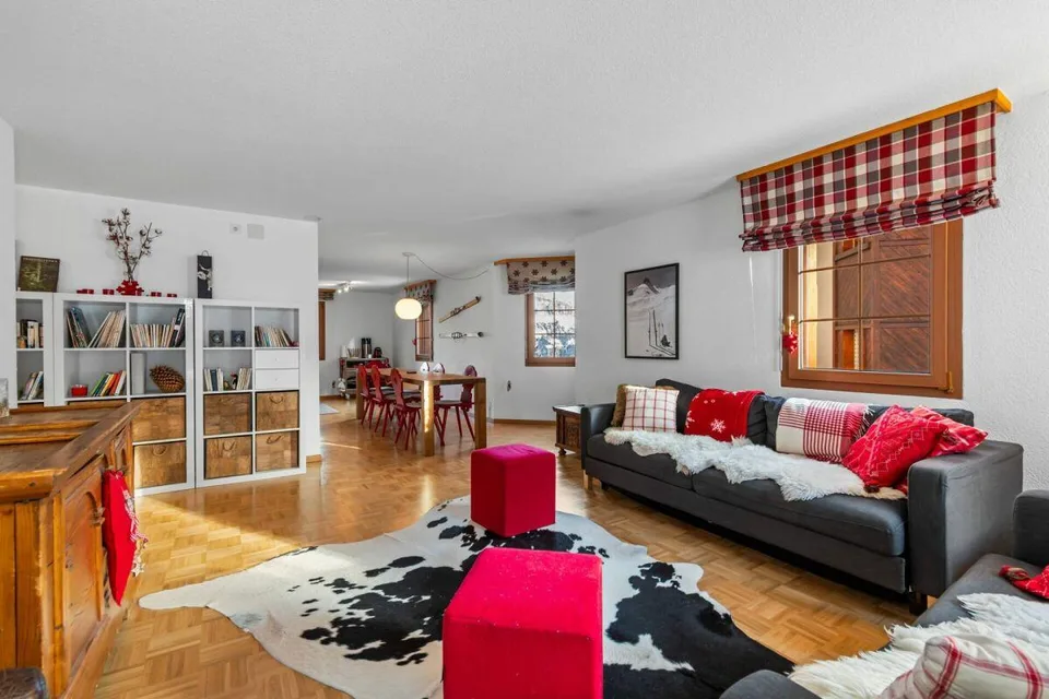 4 1/2-Zimmer-Ferienwohnung mit eigener Sauna und einem Tiefgaragenp...