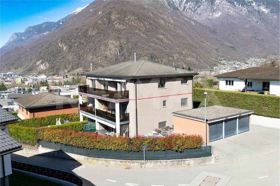 Luminoso appartamento di 4.5 locali all'ultimo piano