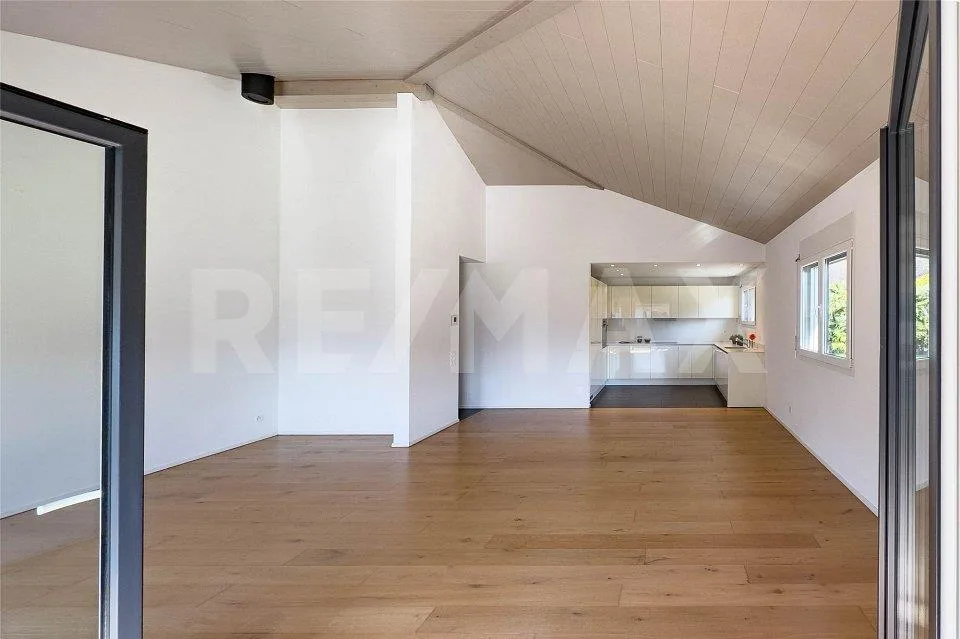 Luminoso appartamento di 4.5 locali all'ultimo piano – Foto 8 von 13