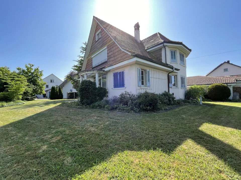 Familienidylle auf 1'400 m² – Villa mit Charme, Garten und Geschichte
