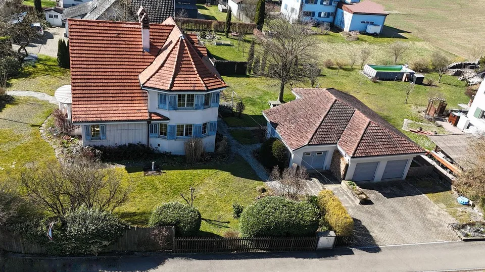 Familienidylle auf 1'400 m² – Villa mit Charme, Garten und Geschichte