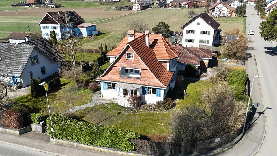 Familienidylle auf 1'400 m² – Villa mit Charme, Garten und Geschichte