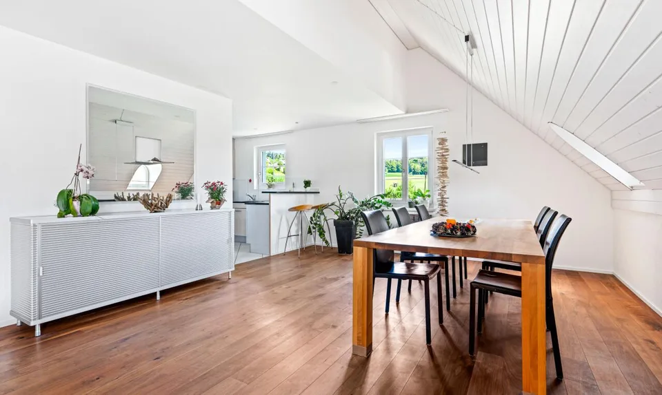 Helle 5.5-Zimmer-Dach-Maisonette-Wohnung mit Ausblick