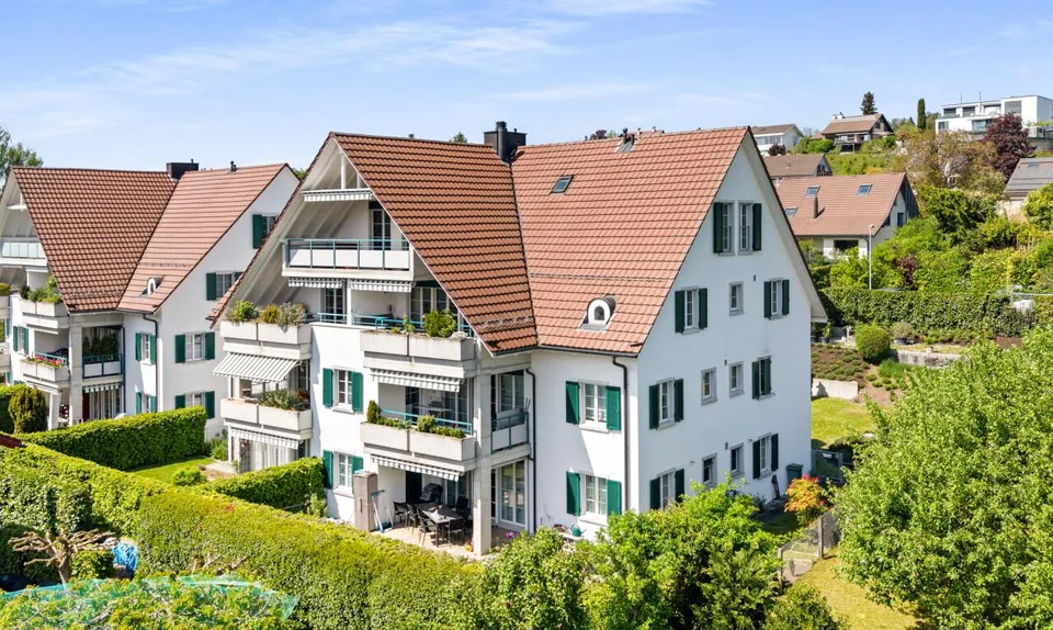Helle 5.5-Zimmer-Dach-Maisonette-Wohnung mit Ausblick