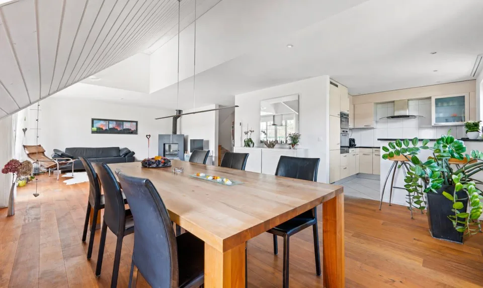 Helle 5.5-Zimmer-Dach-Maisonette-Wohnung mit Ausblick