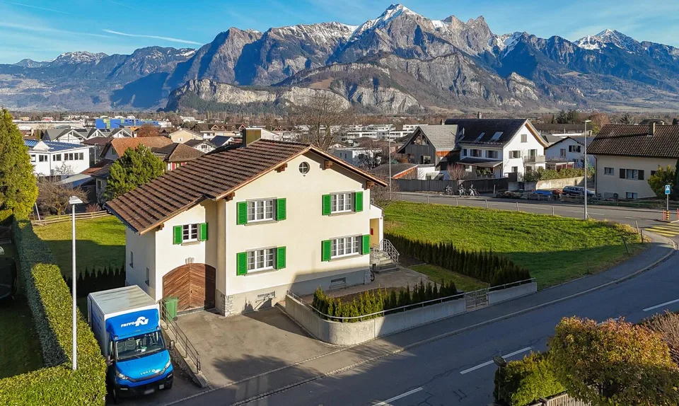 Freistehendes 6.5 Zimmer Einfamilienhaus mit Garten in Wangs