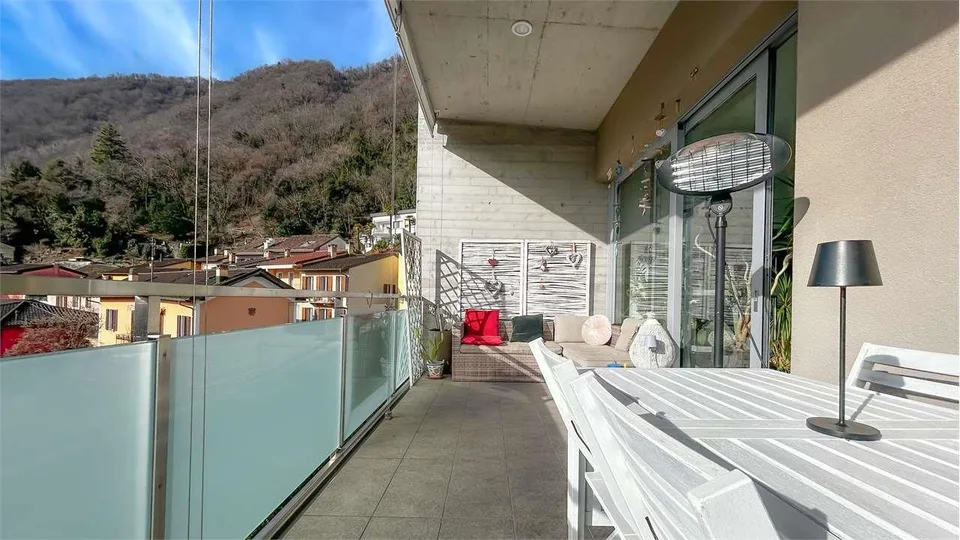 LUMINOSO ATTICO 4,5 LOCALI CON VISTA LAGO