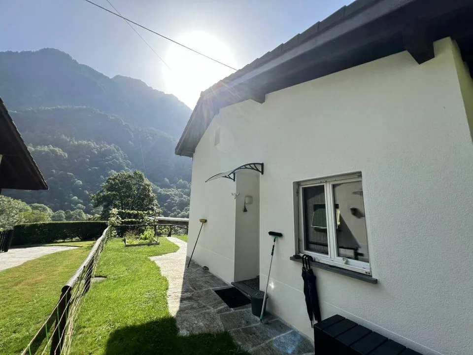 Einfamilienhaus mit 4,5 Zimmern, Garten und Grundstück
