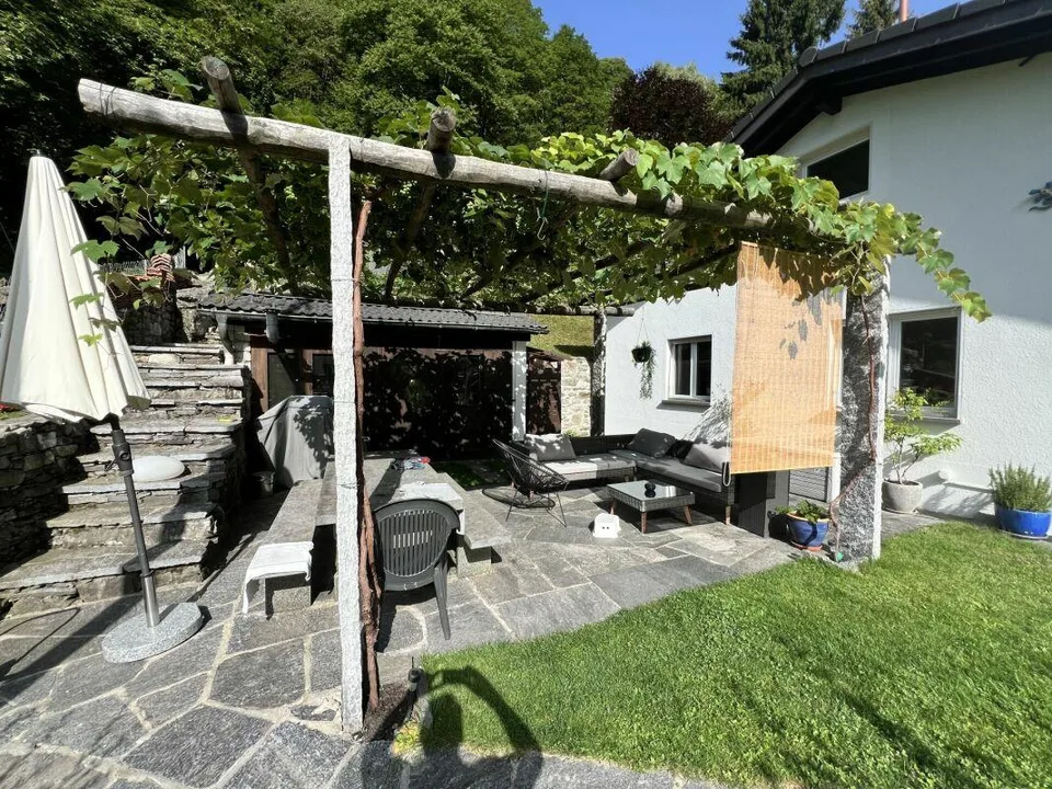 Einfamilienhaus mit 4,5 Zimmern, Garten und Grundstück