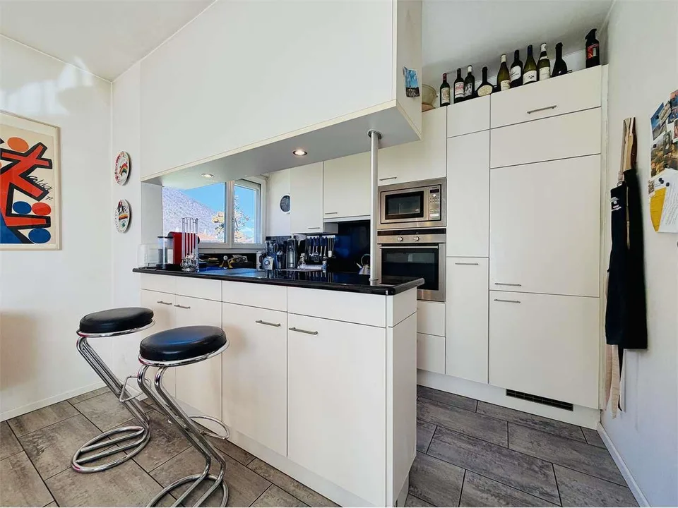 Casa bifamiliare con piscina, giardino e vista panoramica a Riva San V