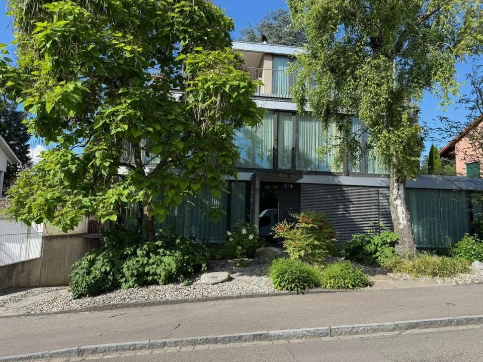 Gediegene Attikawohnung auf dem Bruderholz