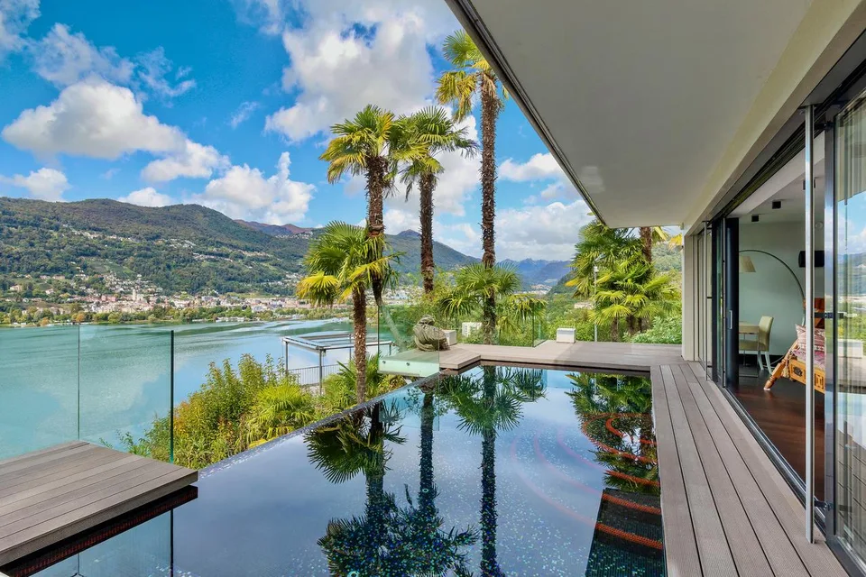 Moderna Villa di Lusso con Vista Lago di Lugano e Darsena Privata