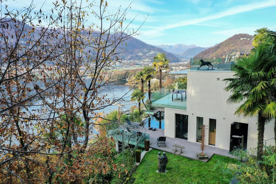 Moderna Villa di Lusso con Vista Lago di Lugano e Darsena Privata
