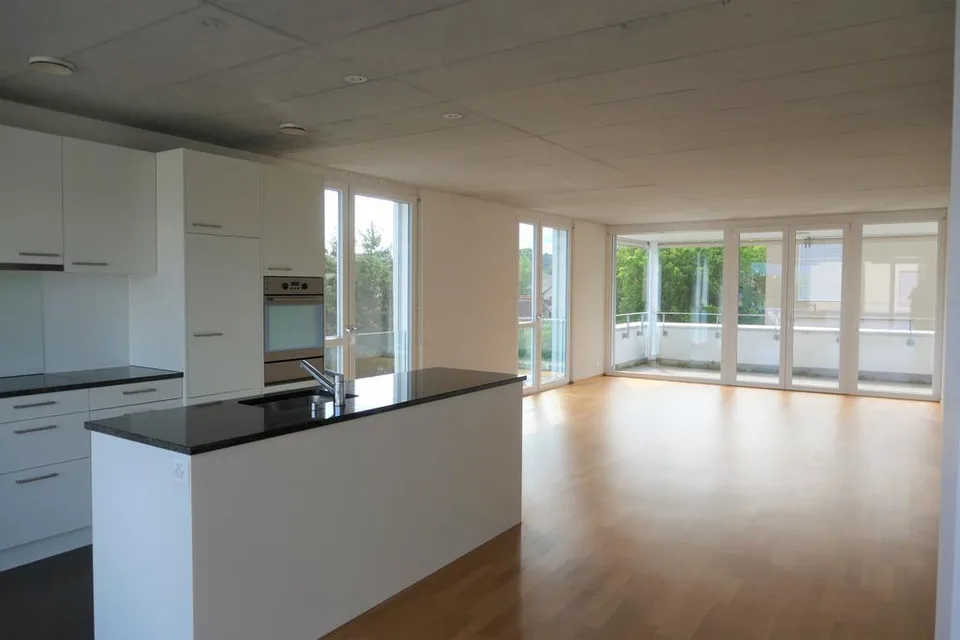 ATTIKAWOHNUNG MIT LOGGIA UND GROSSER TERRASSE