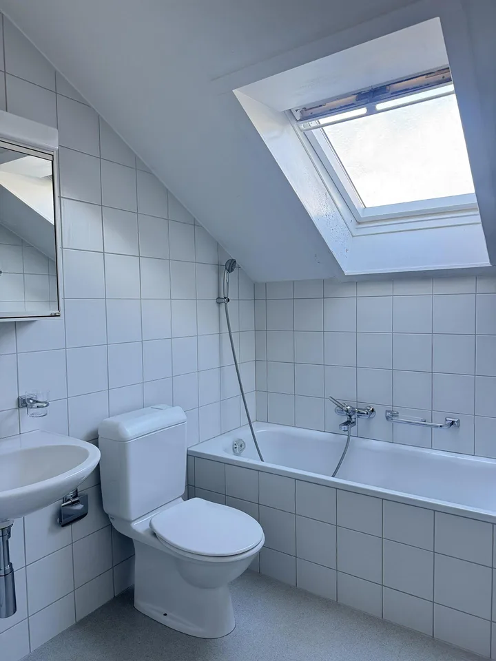 Helle 4-Zimmer-Wohnung mit Balkon und Weitsicht bis zu den Alpen – Foto 6 von 9